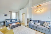 Family-Friendly Retreat Near Manistee Riverwalk - Dogs Allowed