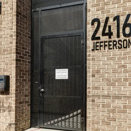 Super Walkable 2-bedroom w/ 5-Star Finishes!