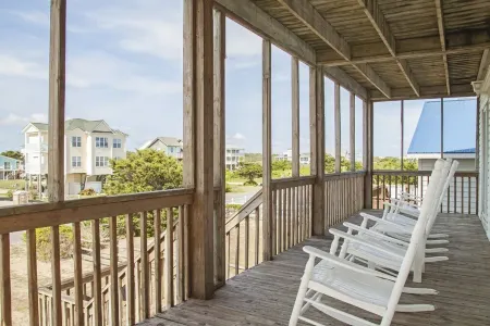 Lovely 4 Bedroom Ocean view house in West Beach