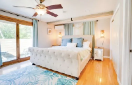 Turquoise Cottage - Indoor Pool,Hot Tub,Bring Your Pup,Short Walk to North Beach