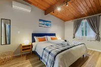 Cozy Haven with Hot Tub & AC Near Bangor Base and Hospital in Silverdale