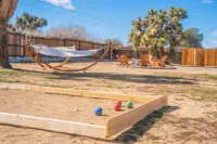 The Mirage | Firepit | Putt Putt | Hot Tub | BBQ Grill | Bocce Ball, Joshua Tree