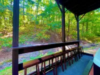 The Ravine • Hot Tub Forest Escape, Epic Gameroom, Fast Wifi & Pet Friendly