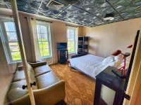 Spacious & historic residence in downtown, a 15-min walk to most venues & events