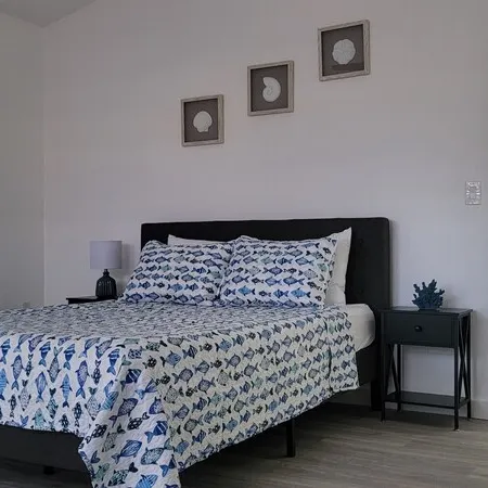 Cozy Private Stay. Near Ami Beaches & Img Academy. Boats and Jetskies Driveway.