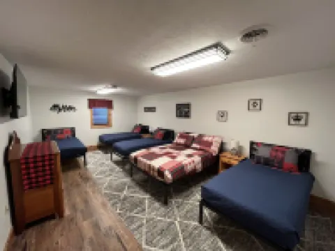 Willy T's Crystal Mountain Ski & Golf Cottage