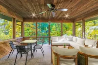 AMAZING LAKE GENEVA ABBEY SPRINGS HOME + HOT TUB +  2 GOLF CARTS!