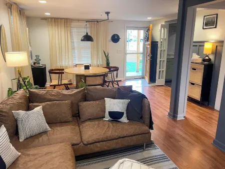 Zen Midcentury-Art Deco Hideaway