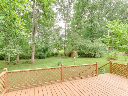 Down town Travelers rest walking to swamp rabbit bike trail Отели рядом с достопримечательностью «White Rabbit Fine Arts Gallery»