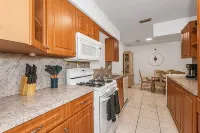 Charming home 12min to the Beach Hotels in Hallandale Beach