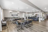 Epic 6Br Condo, Sleeps up to 24, Perfect for Your Group, Close to Everything! - Pool