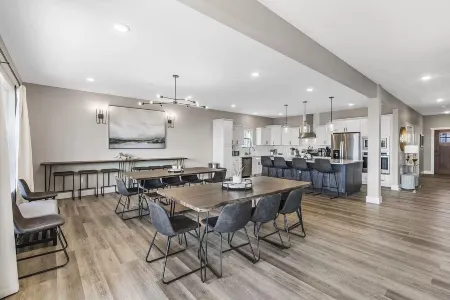 Epic 6Br Condo, Sleeps up to 24, Perfect for Your Group, Close to Everything!