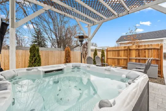 The *Minimalist's Escape* near Greenbelt & Winery with HOT TUB!