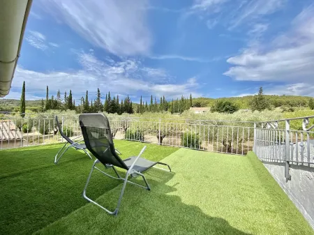 There is the sun, the countryside and the sea... Отели в г. Мартигес