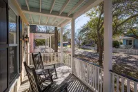 Freshly Painted -Saltwater Retreat! Close to Parris Island/Sands Beach!