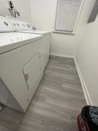 Entire house Spacious & Clean for 9.  Close To Everything! with WiFi Отели в г. Хазел Парк