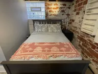 Welcoming and light ground floor studio short walk to dwnt Silver Spring & metro