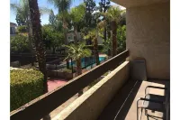 Cozy 2 Bedroom-2 Full Bath Condo;Art District DTSA