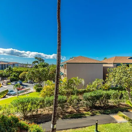 Beautifully upgraded condo in Maui Vista steps from world class beaches.