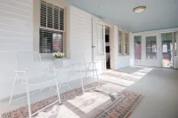 Elegant Family/Pet Friendly Cottage in Coveted Clark Park