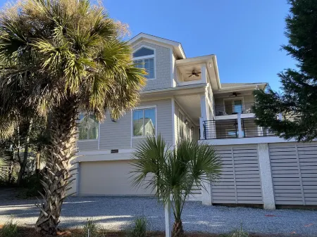 3rd row Luxury rental - Low Min nights  PoolSpa - 75 steps private beach access