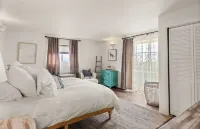 Charming and Spacious Casita Getaway for couples and families.
