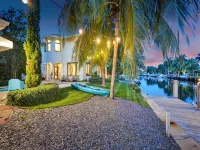 Waterfront Heated Saltwater Pool & Kayaks