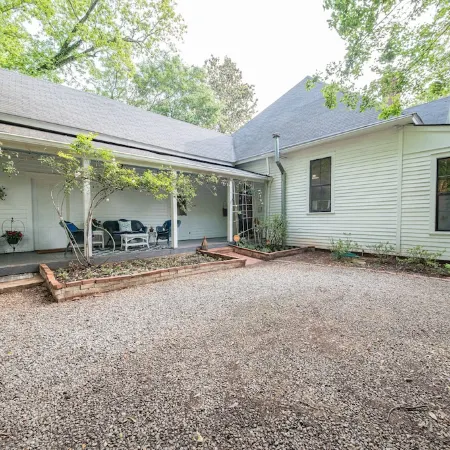 5 Miles to Callaway Gardens and walking distance to shops and restaurants.