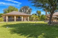 Luxurious 5BR Vacation Rental Indio, Pool Spa 1+ Acre Oasis, Walk to Festivals