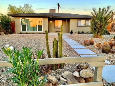 NEW! Joshua Tree Dream - A Modern Desert Spa Retreat Hotel dekat Old Schoolhouse Museum