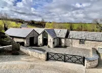 Luxury barn conversion near Padstow - stunning ocean views, garden and hot tub Hotels in Wadebridge