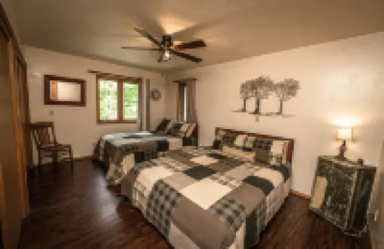 Whispering Pines By The Bay, quiet seclusion near water and town