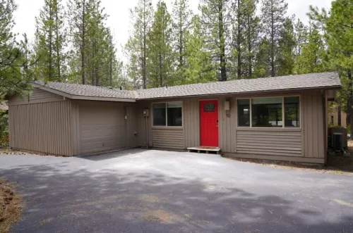 Updated 2bd/2ba. Walk to Village, dog friendly, SHARC passes.