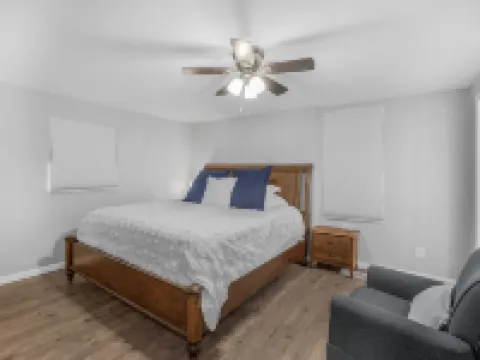 Clean, comfortable home. 馬里恩酒店