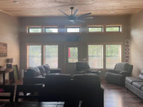 "QUITTIN TIME" Brand New Beautiful Cozy Lake House in Daisy on Lake Greeson!!!