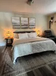 Thoughtfully remodeled Old Town 3-bedroom bungalow in charming Loveland, W/WIFI Hotels near King Soopers