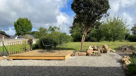 Charming renovated stone cottage in quiet area with garden and terrace. Sleeps 4 Отели в г. Плелен-Тригаву