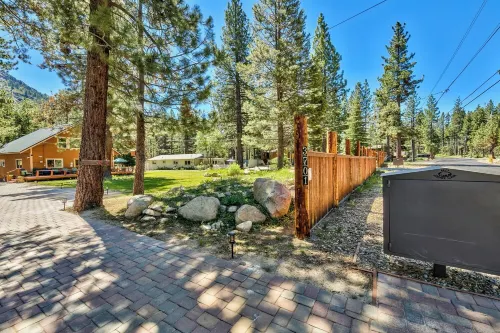 Hot Tub, Riverfront Chalet Family & Dog Friendly on Acre Walk, Hike Recreation