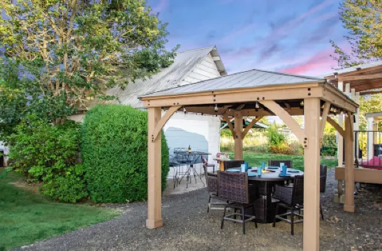 Peak View - Outdoor Dining w/Fire Table - Close to Downtown & OSU