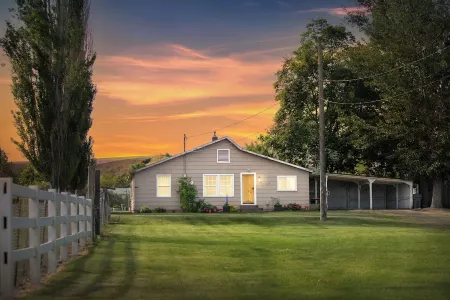 Rustic modern farmhouse.  Enjoy the peace and privacy of Uribe farm.