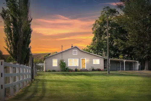 Rustic modern farmhouse.  Enjoy the peace and privacy of Uribe farm.