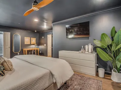 Heart of Midtown Gem - Pickleball Court - Putting Green - 5 Bedrooms