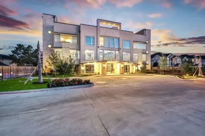 NEW!! Amazingly decorated and convenient 2BED2BR Hotels near Katy Asian Town