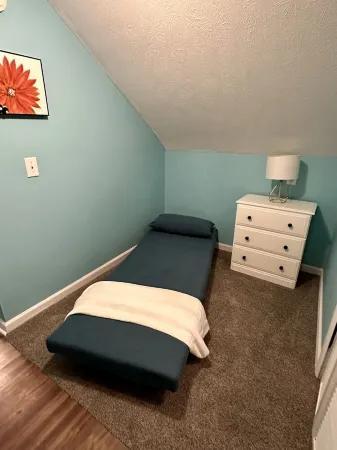 Charming Football Hall of Fame Bungalow Отели в г. Плейн Тауншип