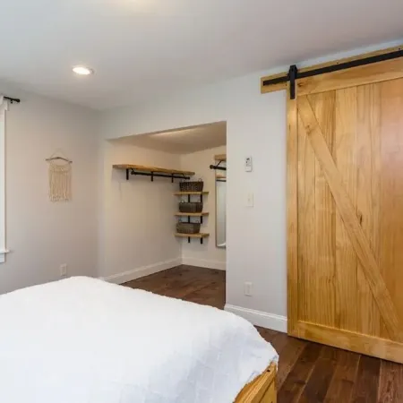 Luxury Farm Cottage, Hot Tub, Sauna,Massage,Shenandoah Views, Pet Friendly