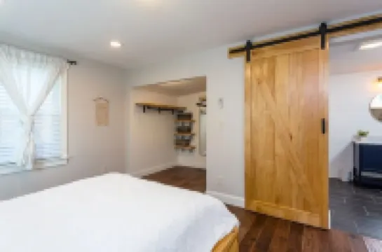 Luxury Farm Cottage, Hot Tub, Sauna,Massage,Shenandoah Views, Pet Friendly