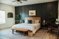 New! Luxury Lakeview Cabin: Lazy River, Theater, Game Rm, Sleeps 20+, Hot Tub