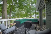 Amazing HUGE 6 bdrm Sebago Lake Waterfront Home