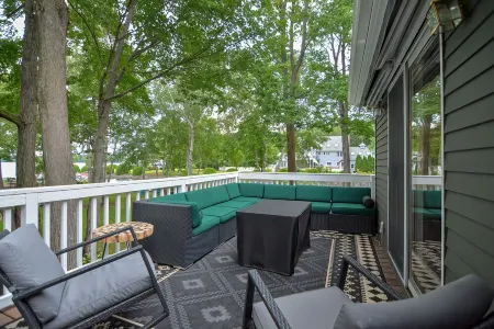 Amazing HUGE 6 bdrm Sebago Lake Waterfront Home