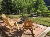 Quiet vacation house on forested property in Ouray